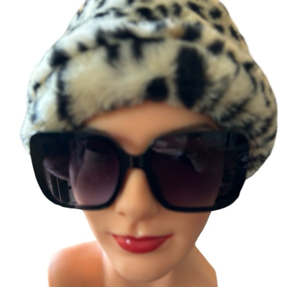 Tahari Butterfly Oversized Sunglasses Shiny Black Frame Smoke Gradient Lens main image 5